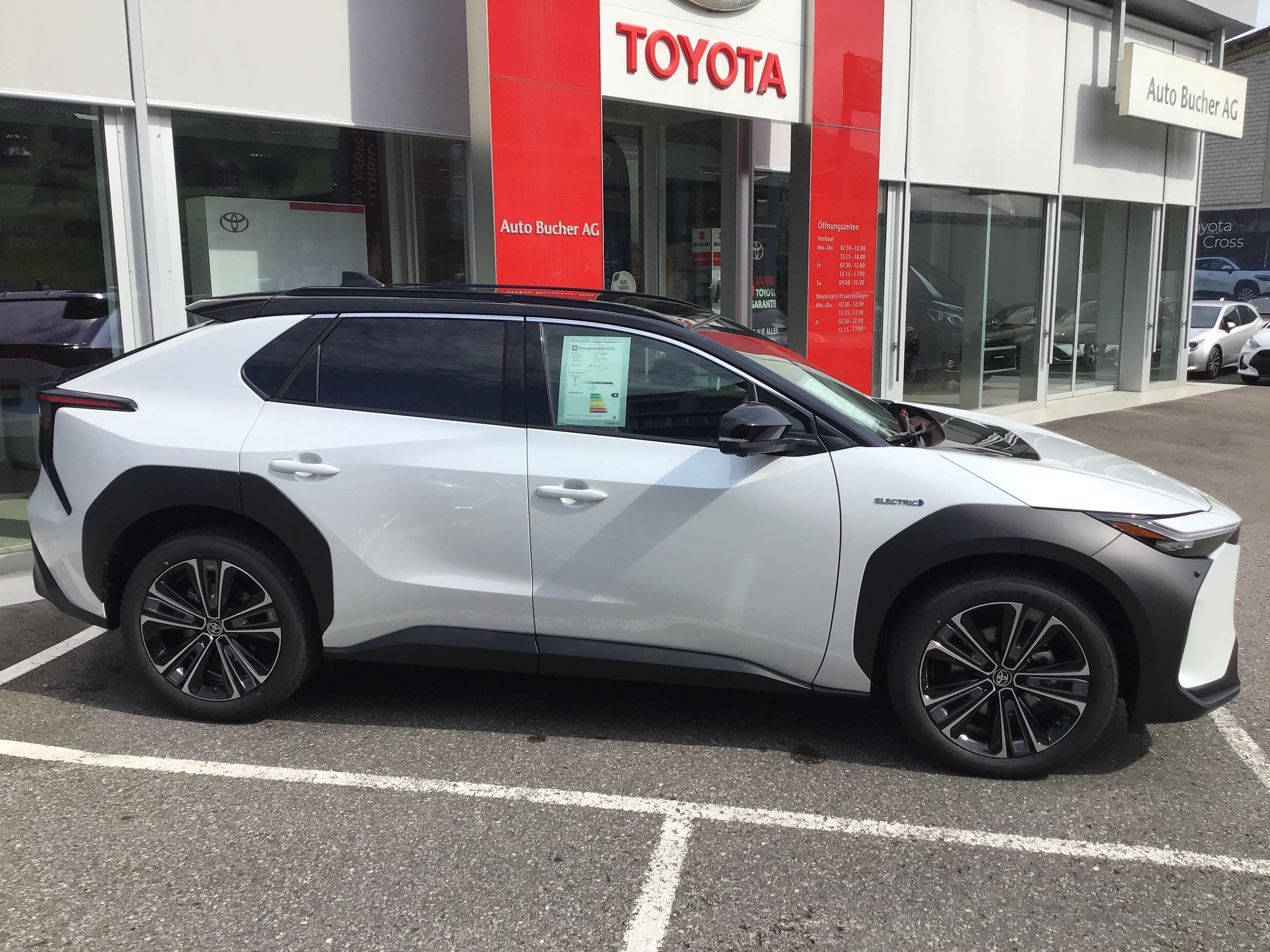 Toyota bZ4X Premium AWD - Vorschau 2