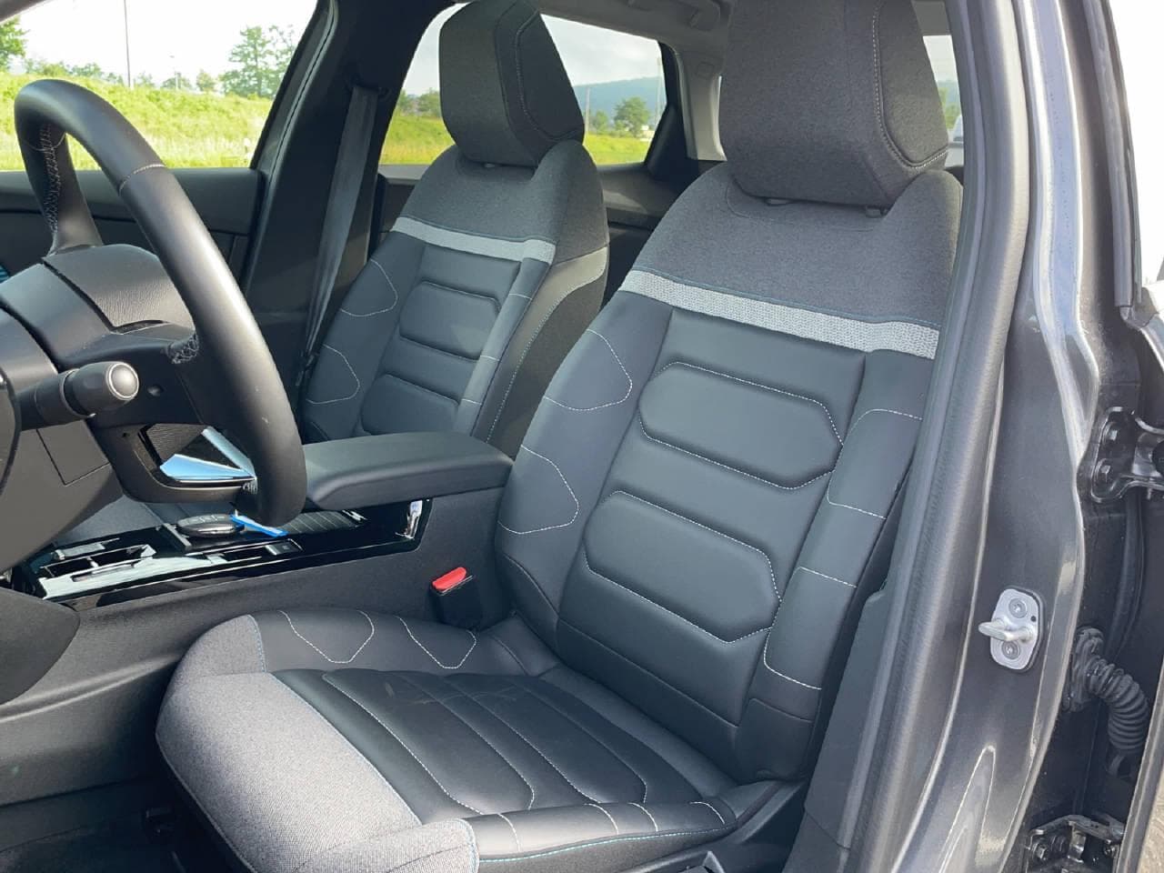 Citroën e-C4 X Electric Shine - Vorschau 5