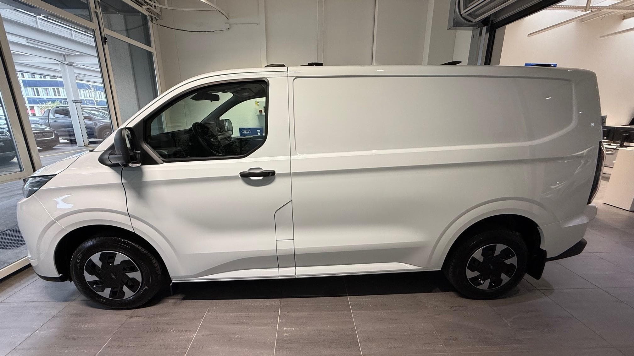 Ford E-Transit C Van 320 L1 Trend - Vorschau 4