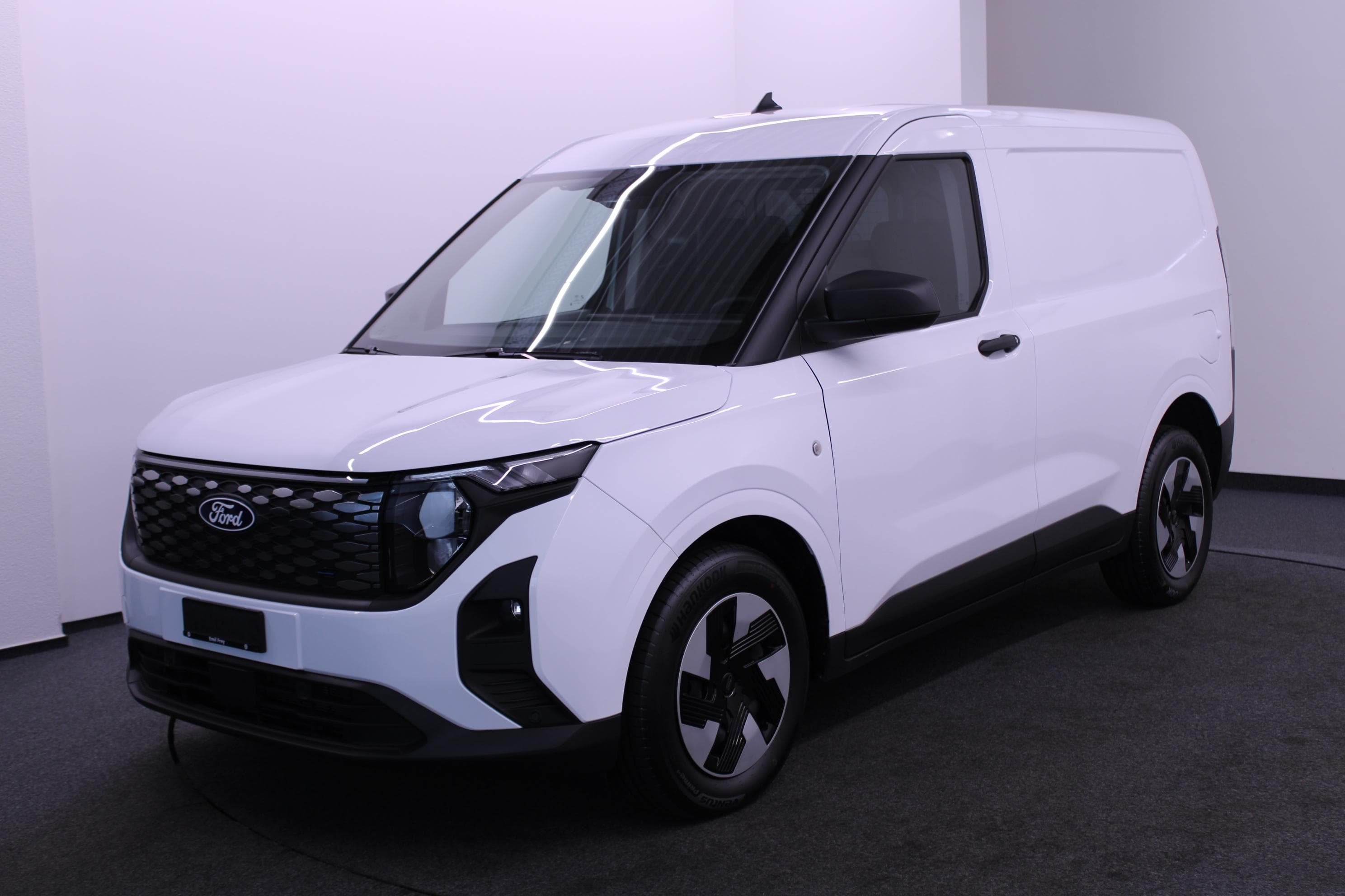 Ford E-Transit Courier Van Trend