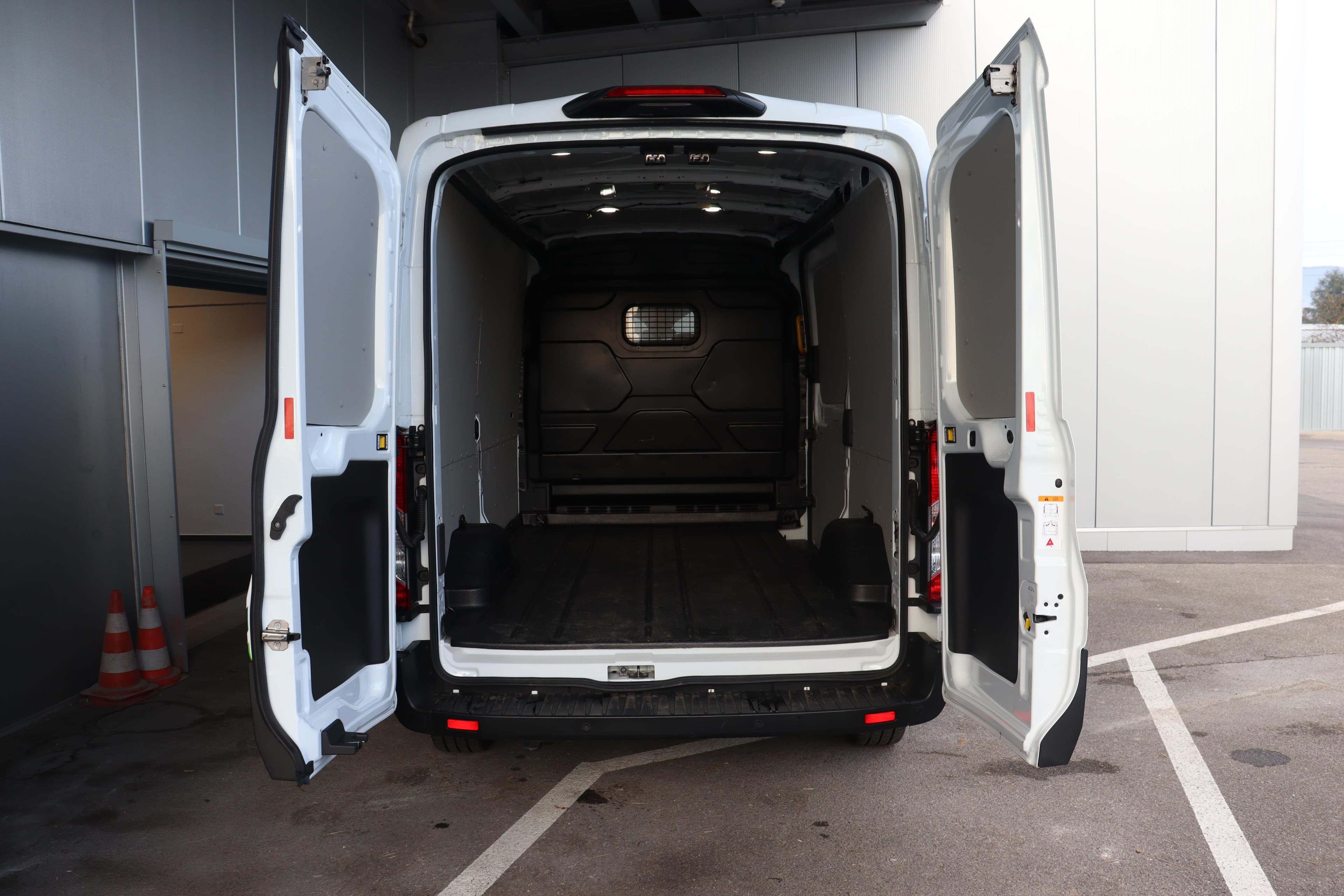 Ford E-Transit Van 350 L2H2 68kWh Trend - Vorschau 5
