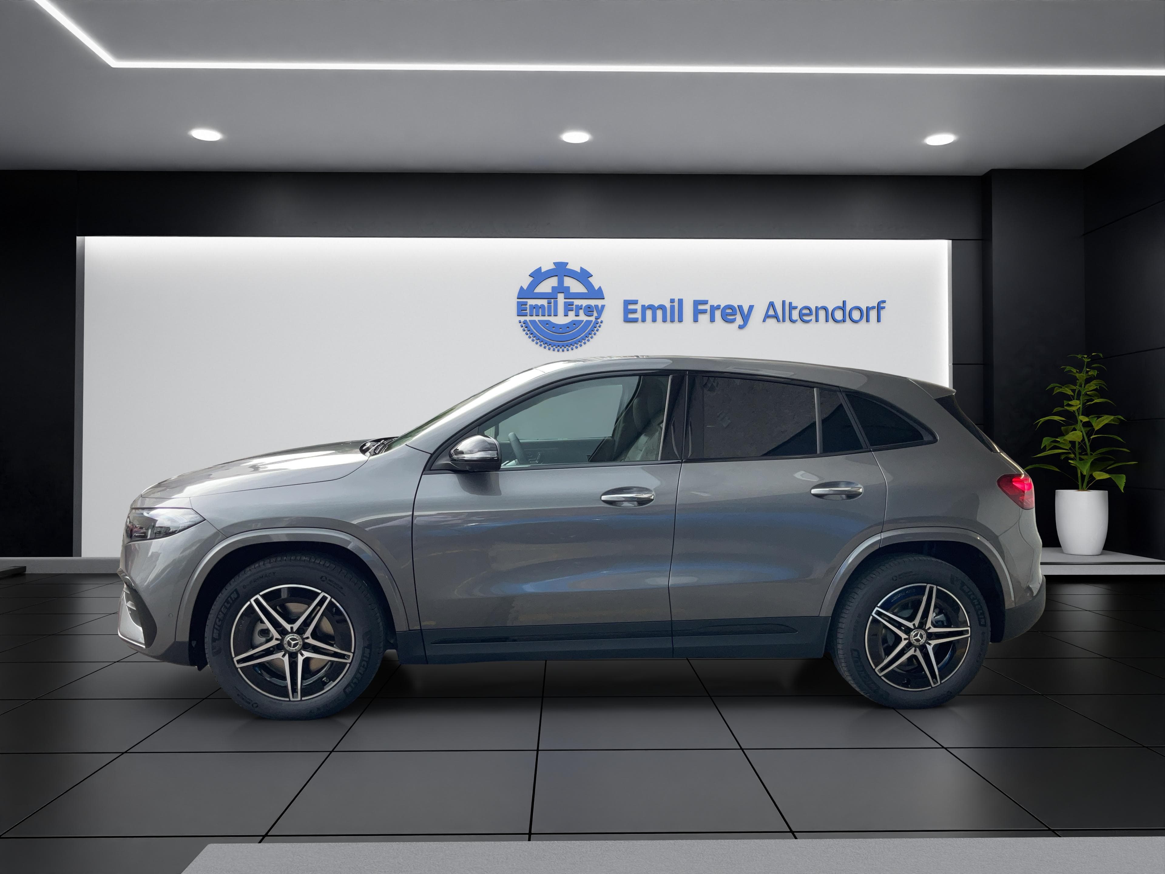 Mercedes-Benz EQA 300 4MATIC Excellence Edition AMG Line - Vorschau 3