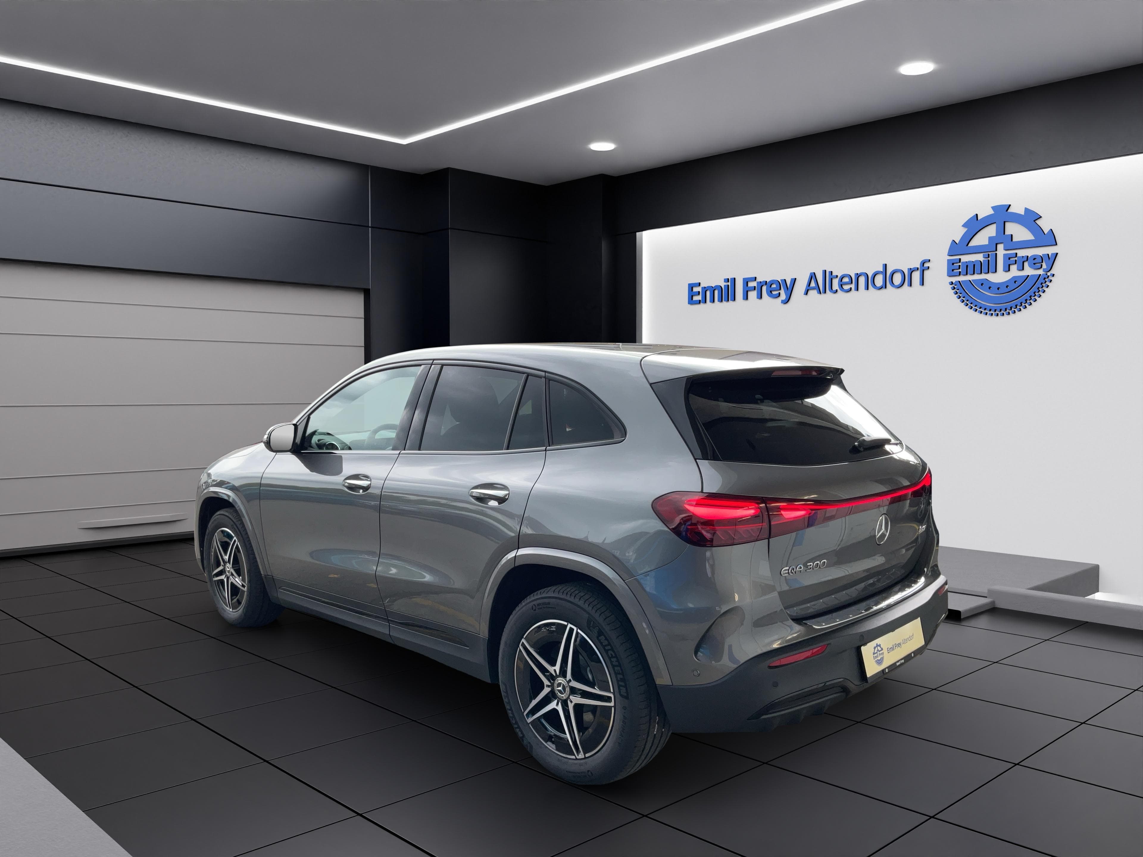 Mercedes-Benz EQA 300 4MATIC Excellence Edition AMG Line - Vorschau 4