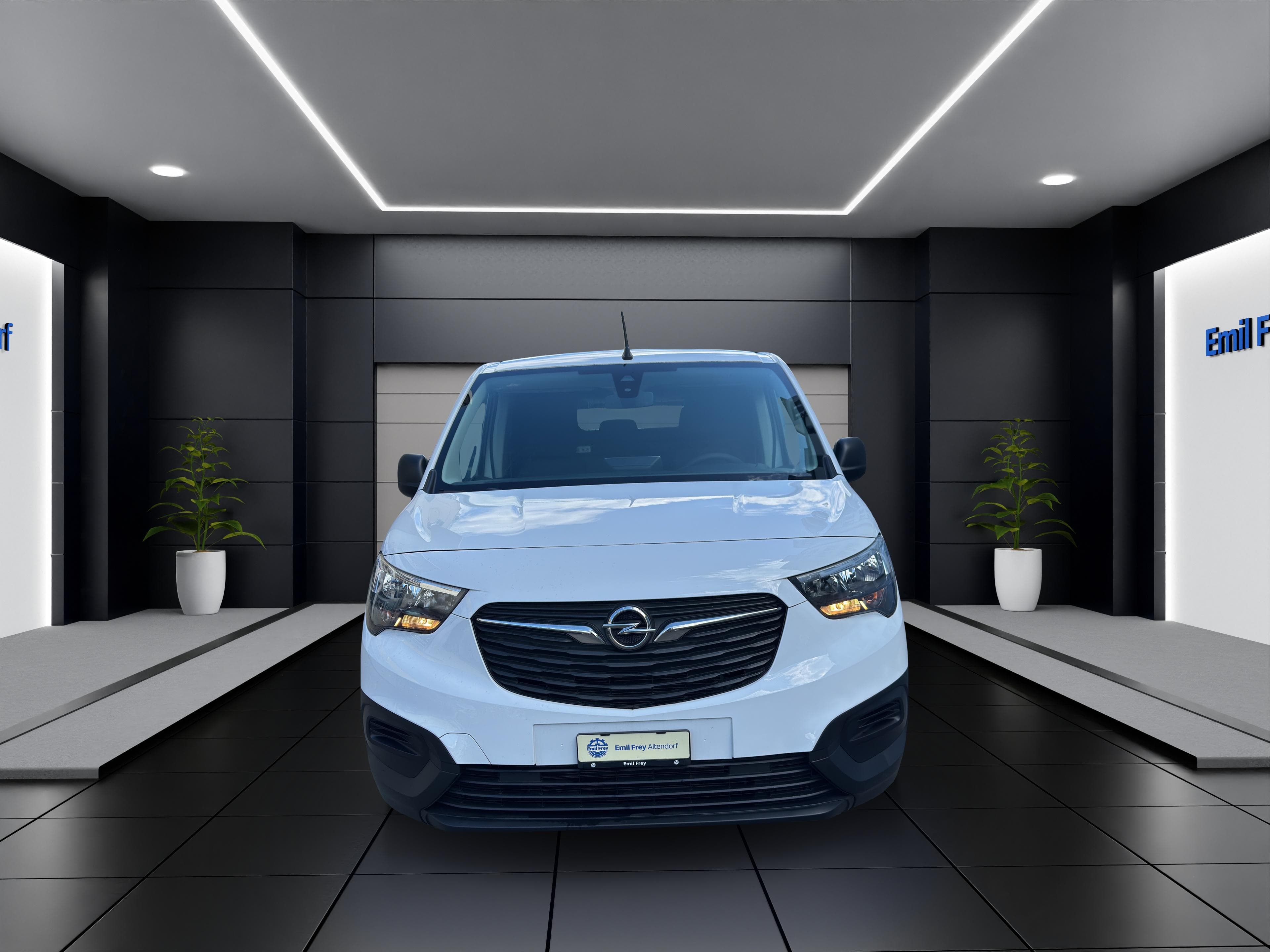 Opel Combo-e Cargo 2.4 t Electric + - Vorschau 2