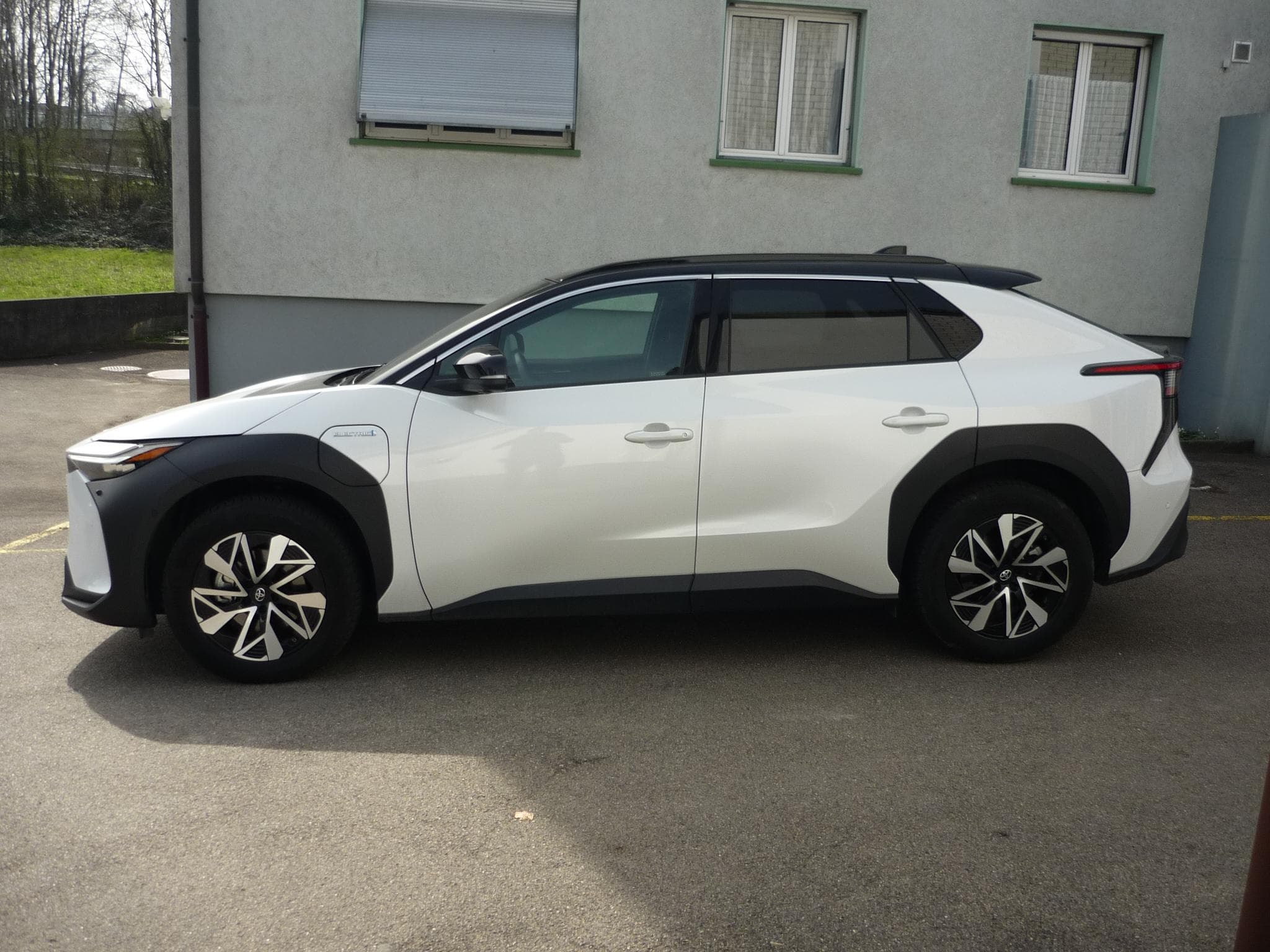 Toyota bZ4X Premium AWD - Vorschau 2