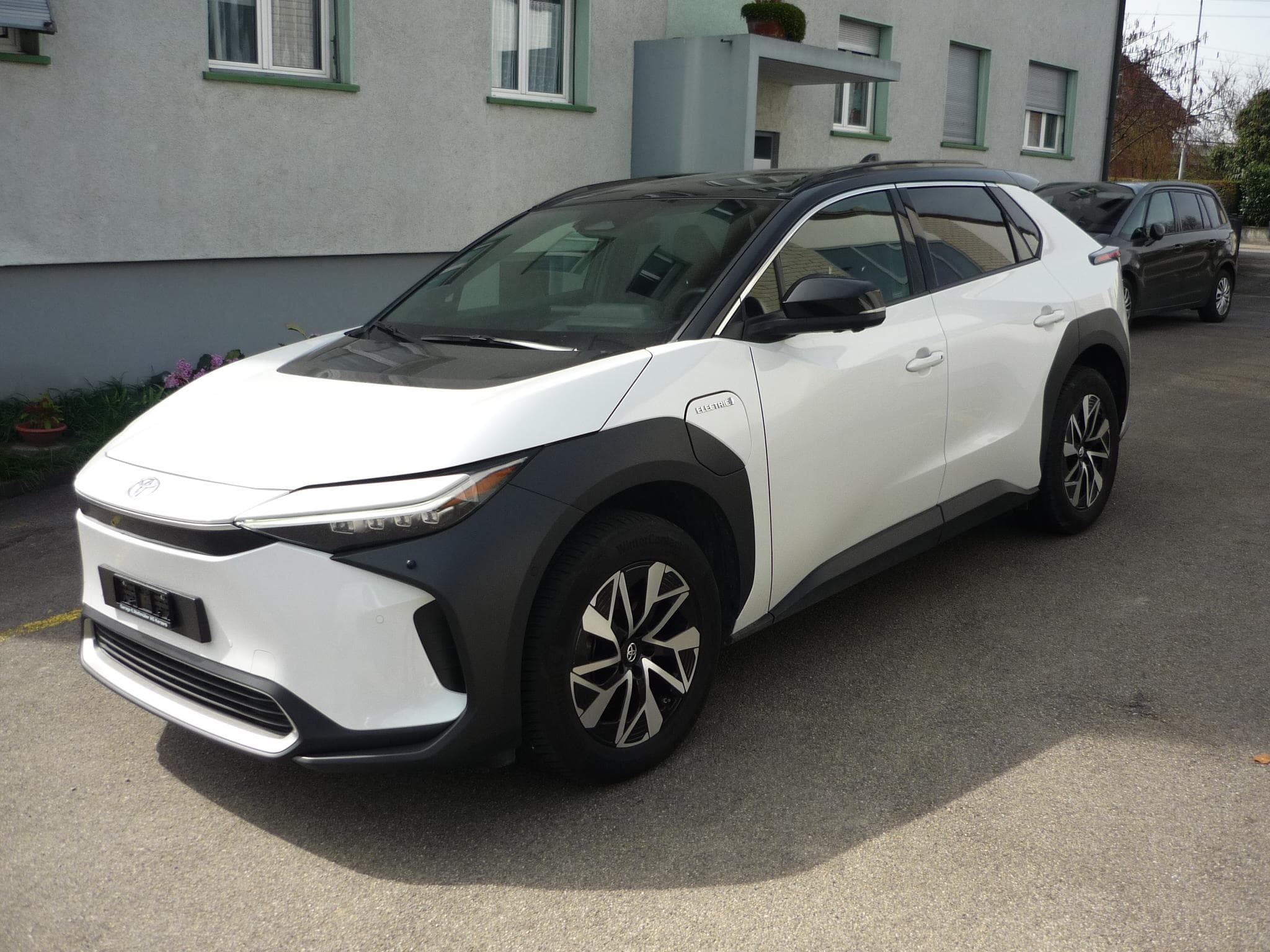 Toyota bZ4X Premium AWD - Bild 1