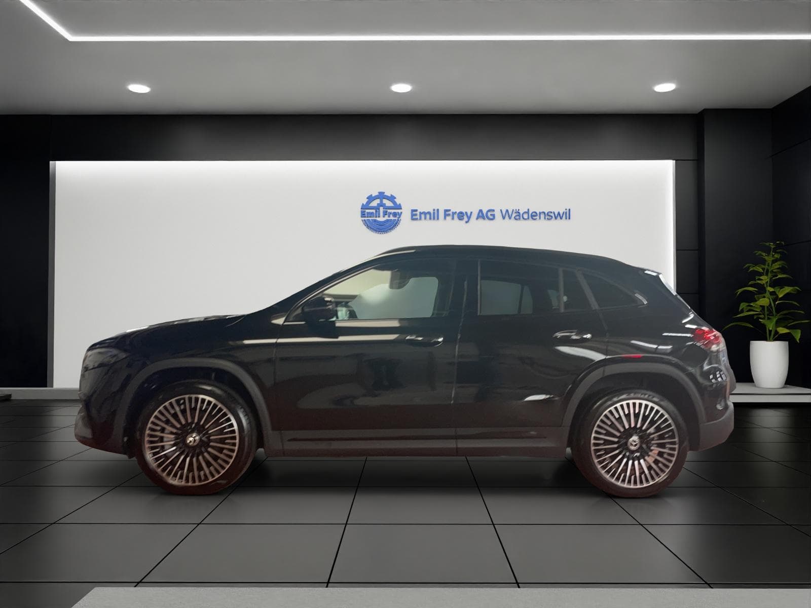 Mercedes-Benz EQA 300 4MATIC AMG Line - Vorschau 3