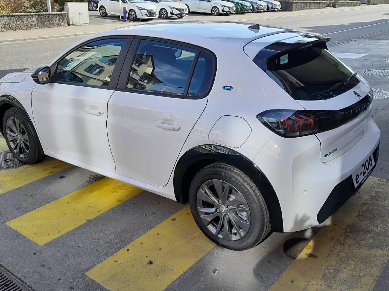 Peugeot 208 e-Active Pack - Vorschau 4