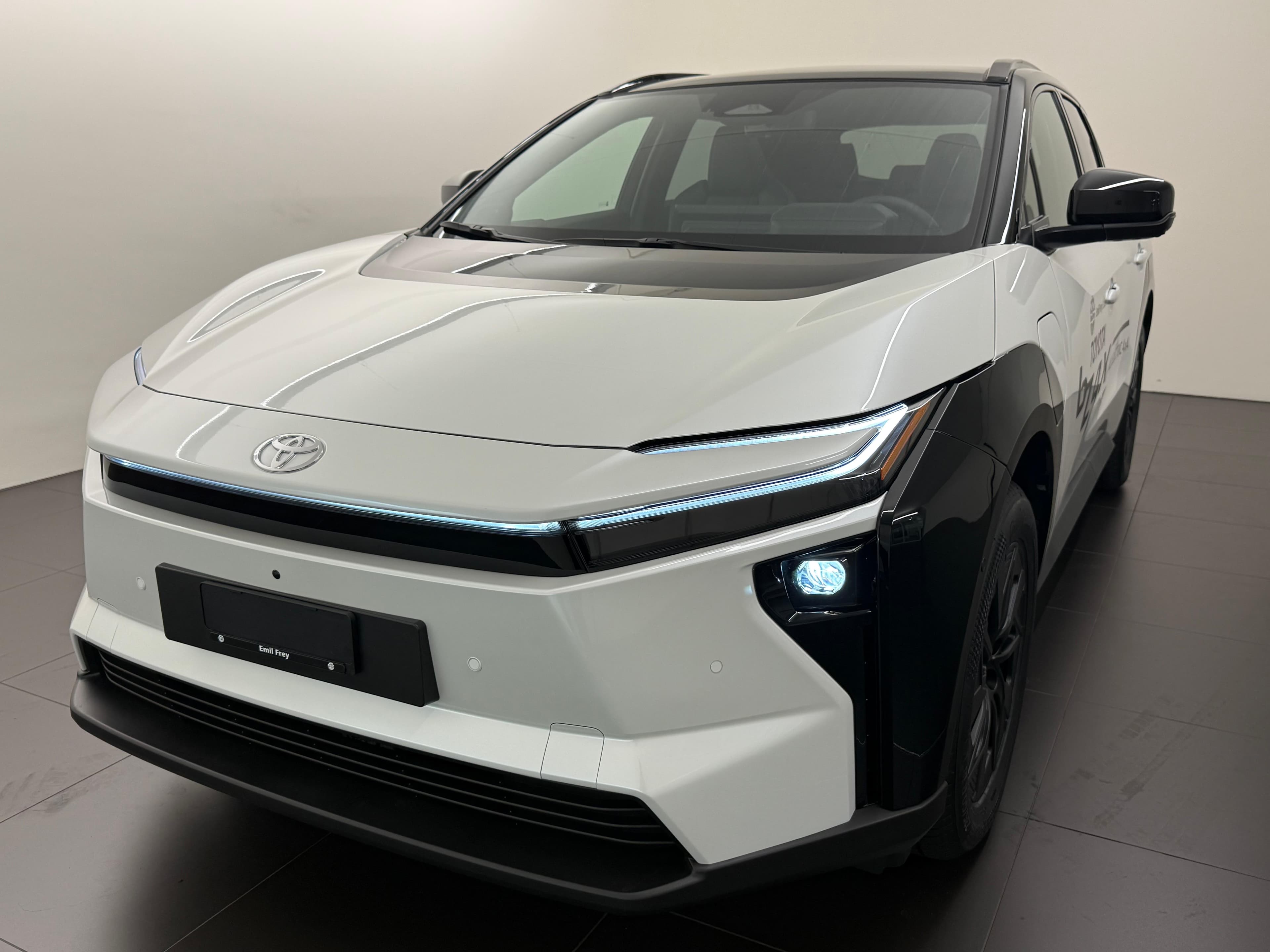 Toyota bZ4X Premium AWD - Bild 1