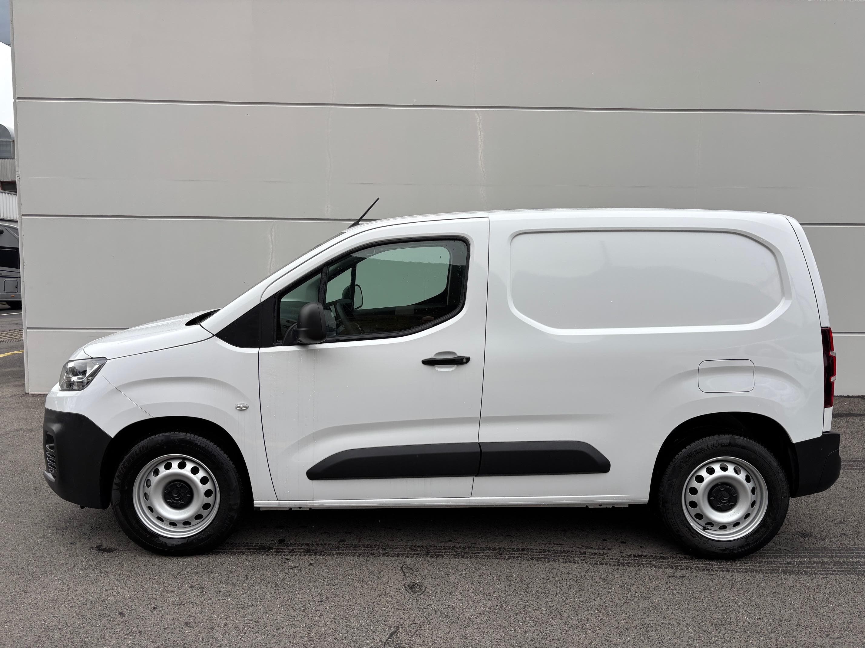 Citroën e-Berlingo M erhöhte Nutzlast 50kWh Swiss Edition - Vorschau 4