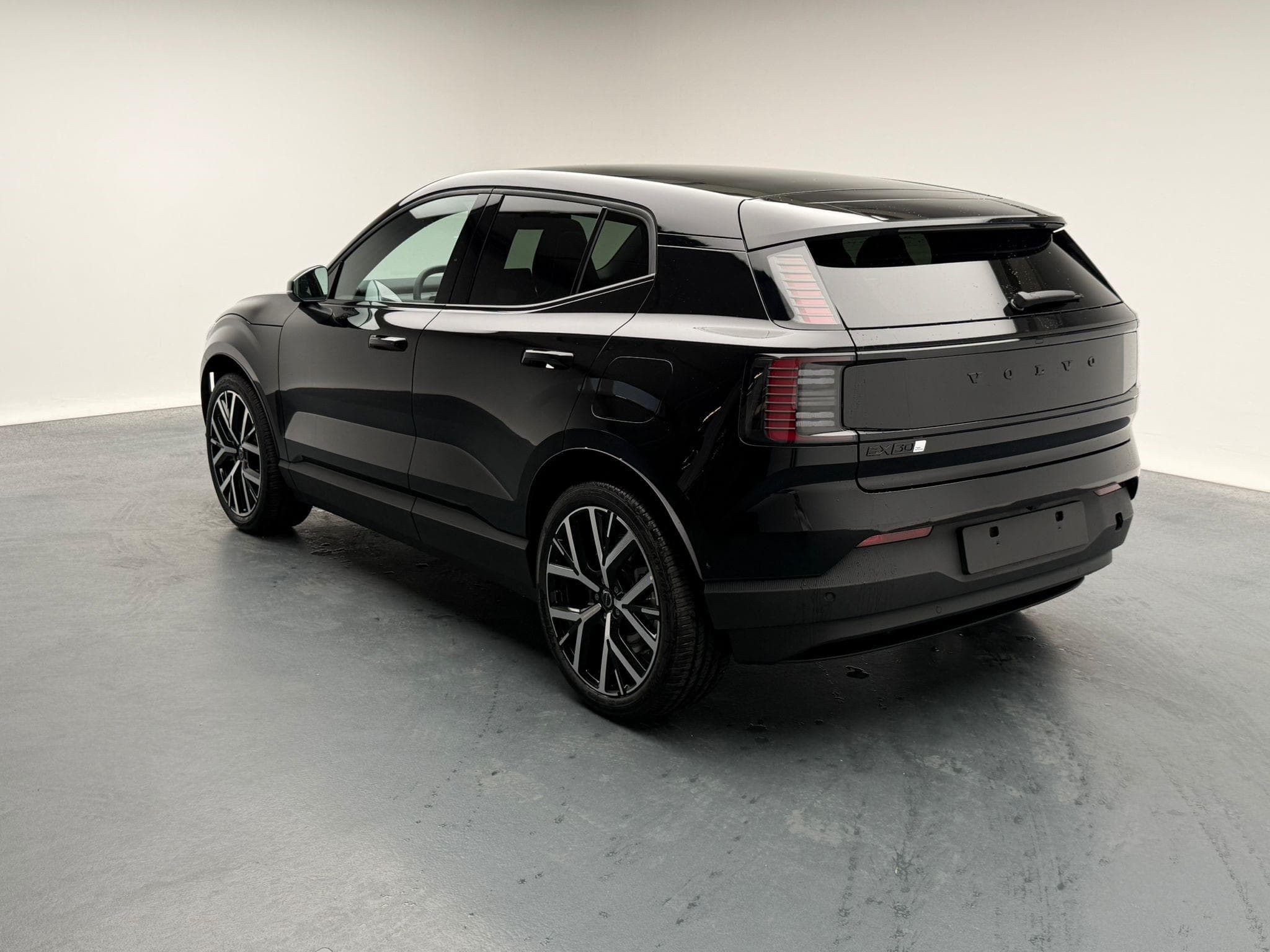 Volvo EX30 E60 Twin Ultra Performance Sw. Black Ed. AWD - Vorschau 3