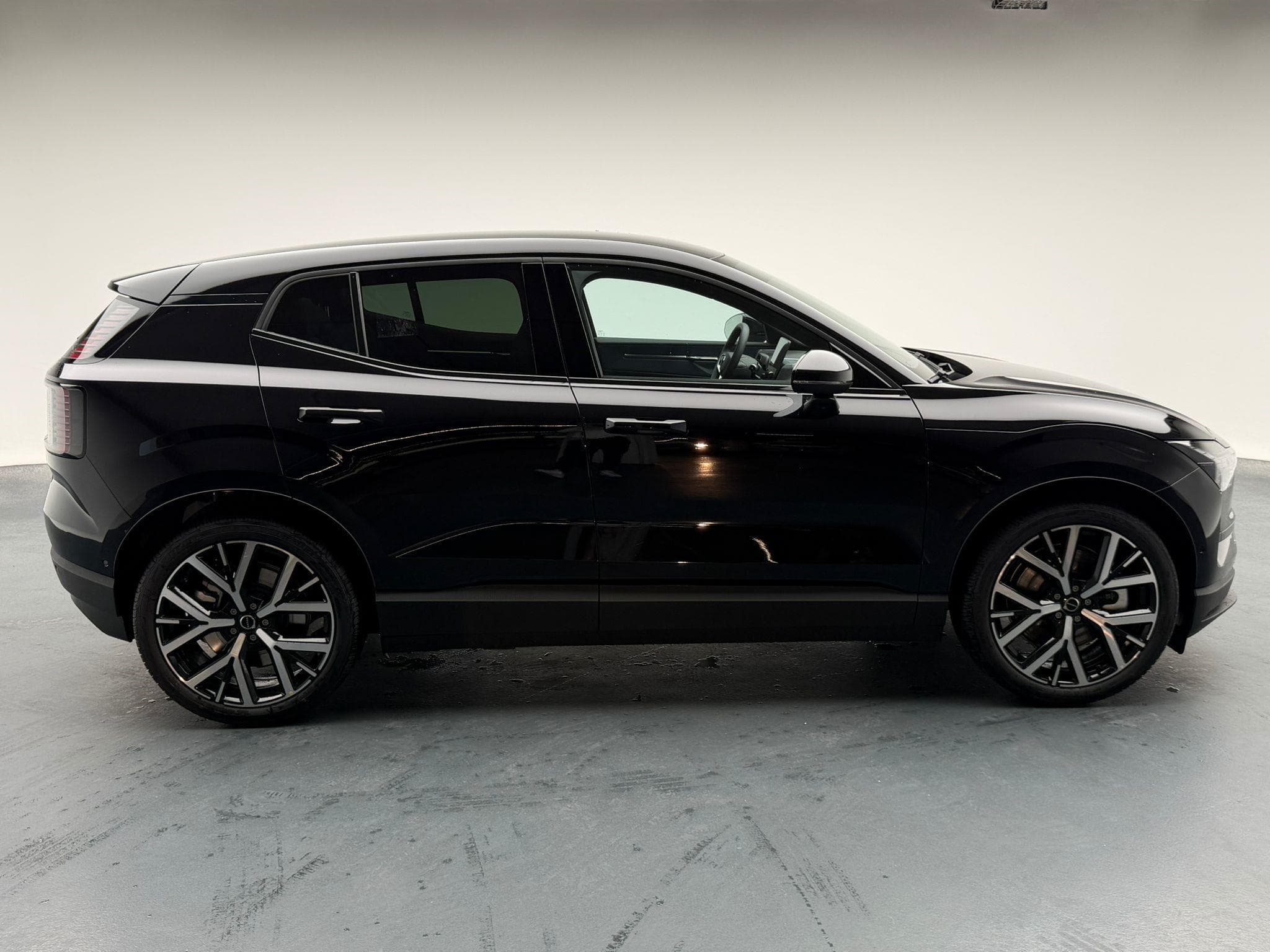 Volvo EX30 E60 Twin Ultra Performance Sw. Black Ed. AWD - Vorschau 5