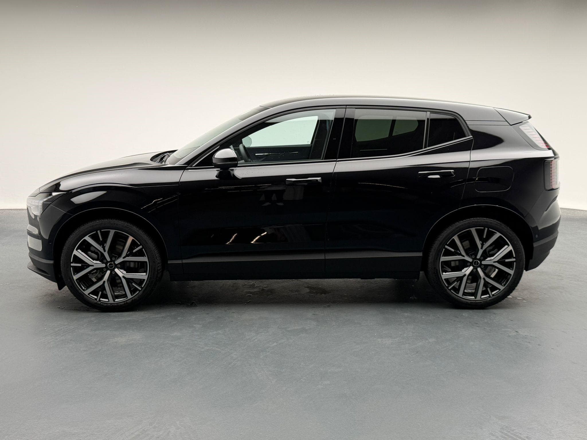 Volvo EX30 E60 Twin Ultra Performance Sw. Black Ed. AWD - Vorschau 2