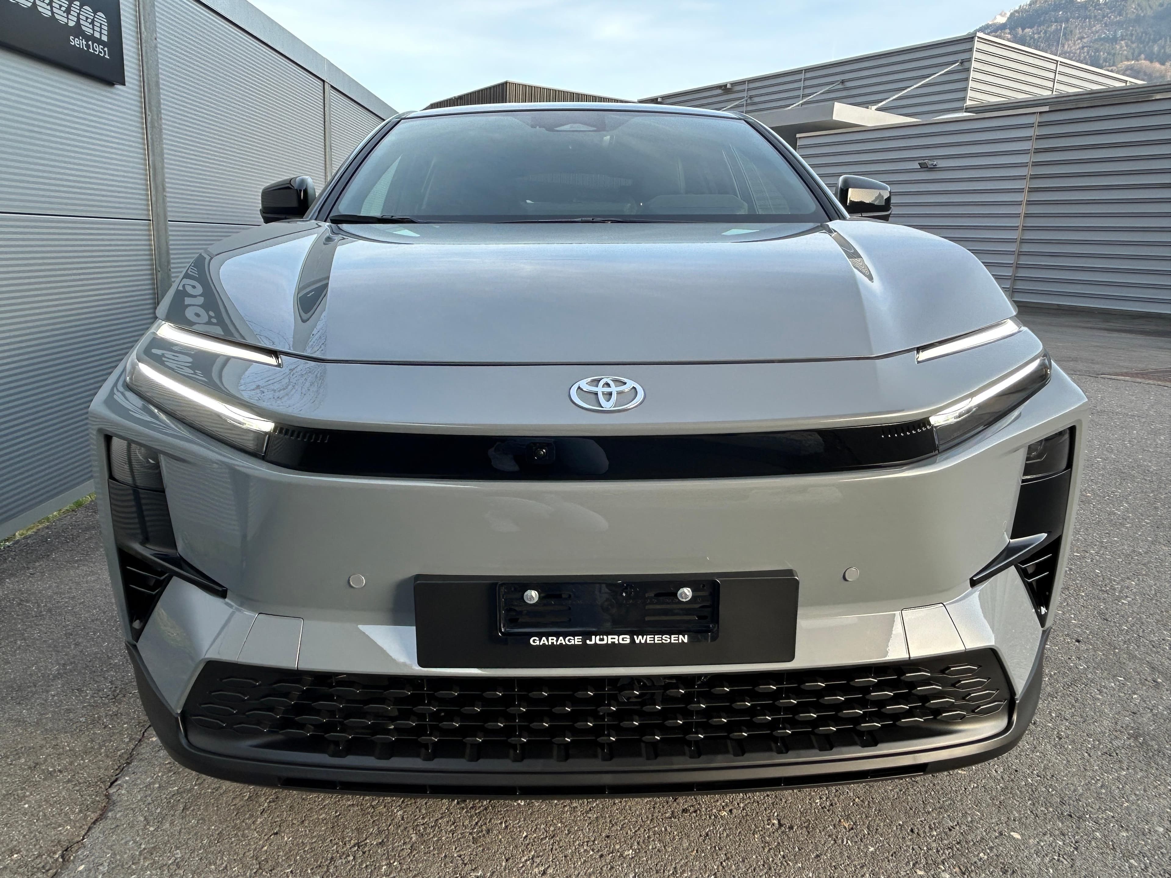 Toyota C-HR+ Premium AWD - Vorschau 2