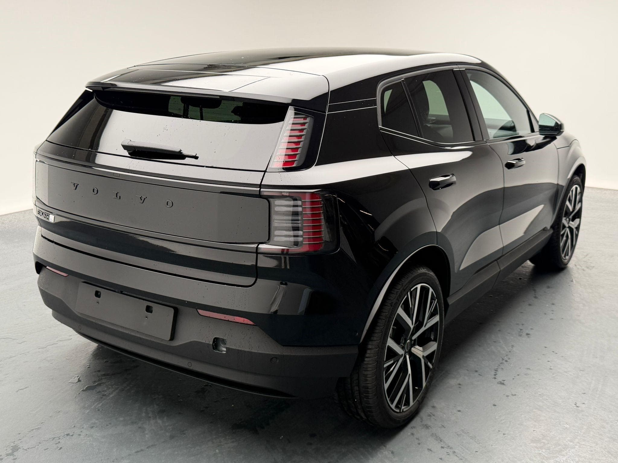 Volvo EX30 E60 Twin Ultra Performance Sw. Black Ed. AWD - Vorschau 3