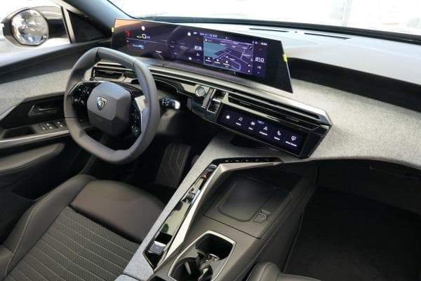 Peugeot 3008 73kWh Allure - Vorschau 5