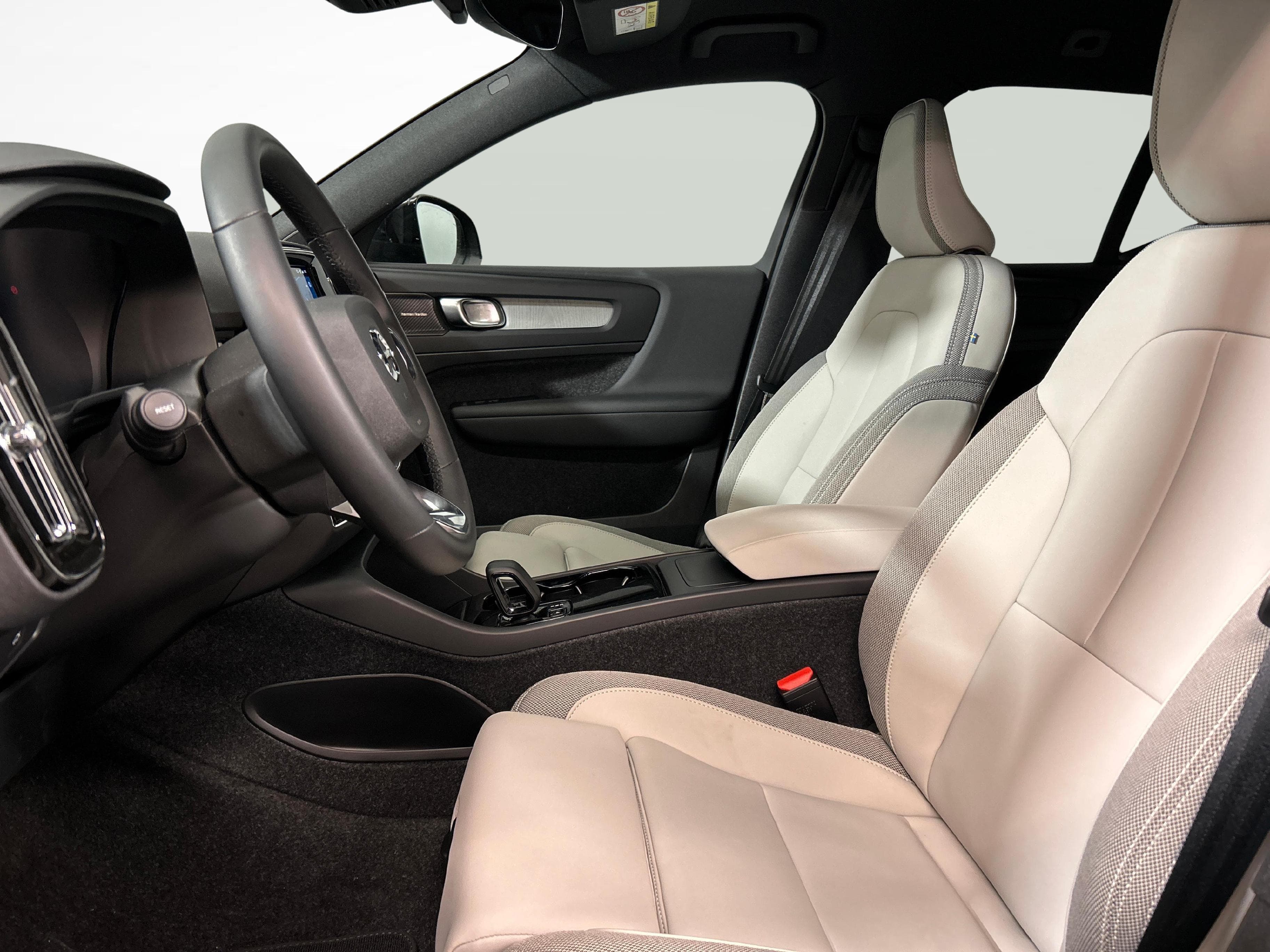 Volvo EX40 Twin Plus AWD - Vorschau 4