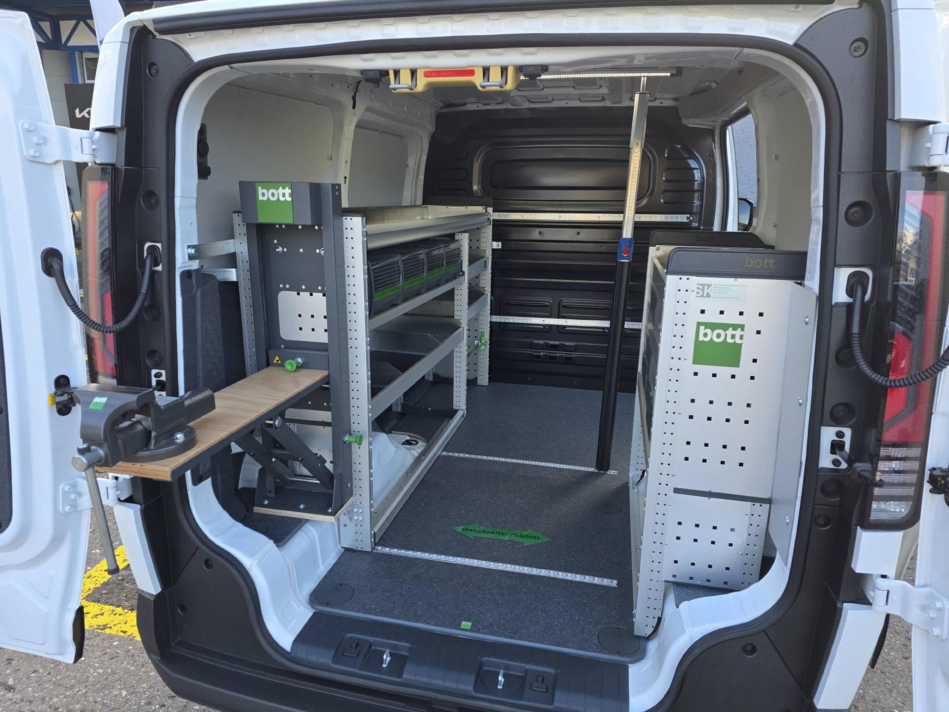 Kia PV5 Cargo 51.5 kWh Essential mit Bott Innenausbau - Bild 1