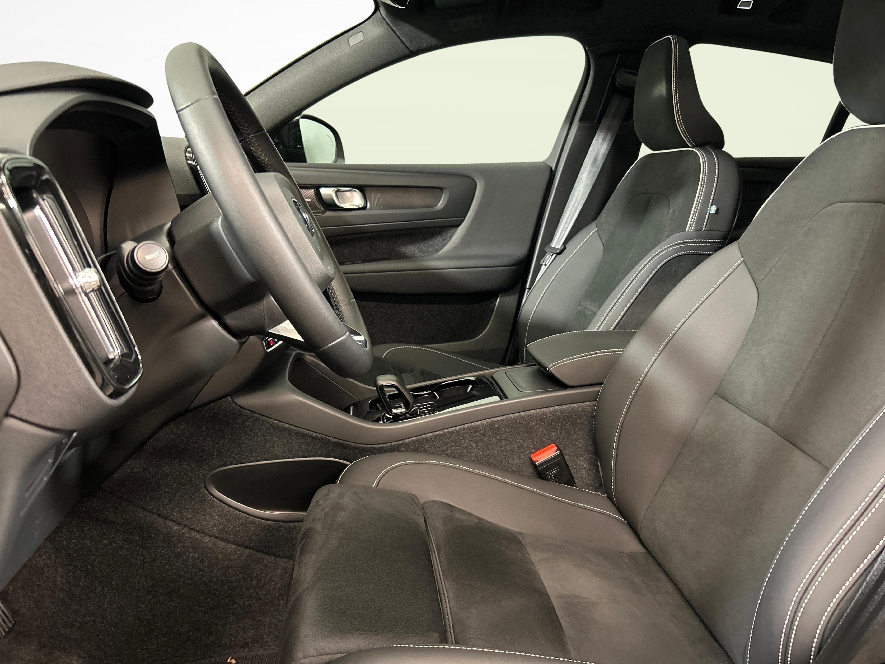 Volvo C40 P8 Twin Recharge Ultimate AWD - Vorschau 4