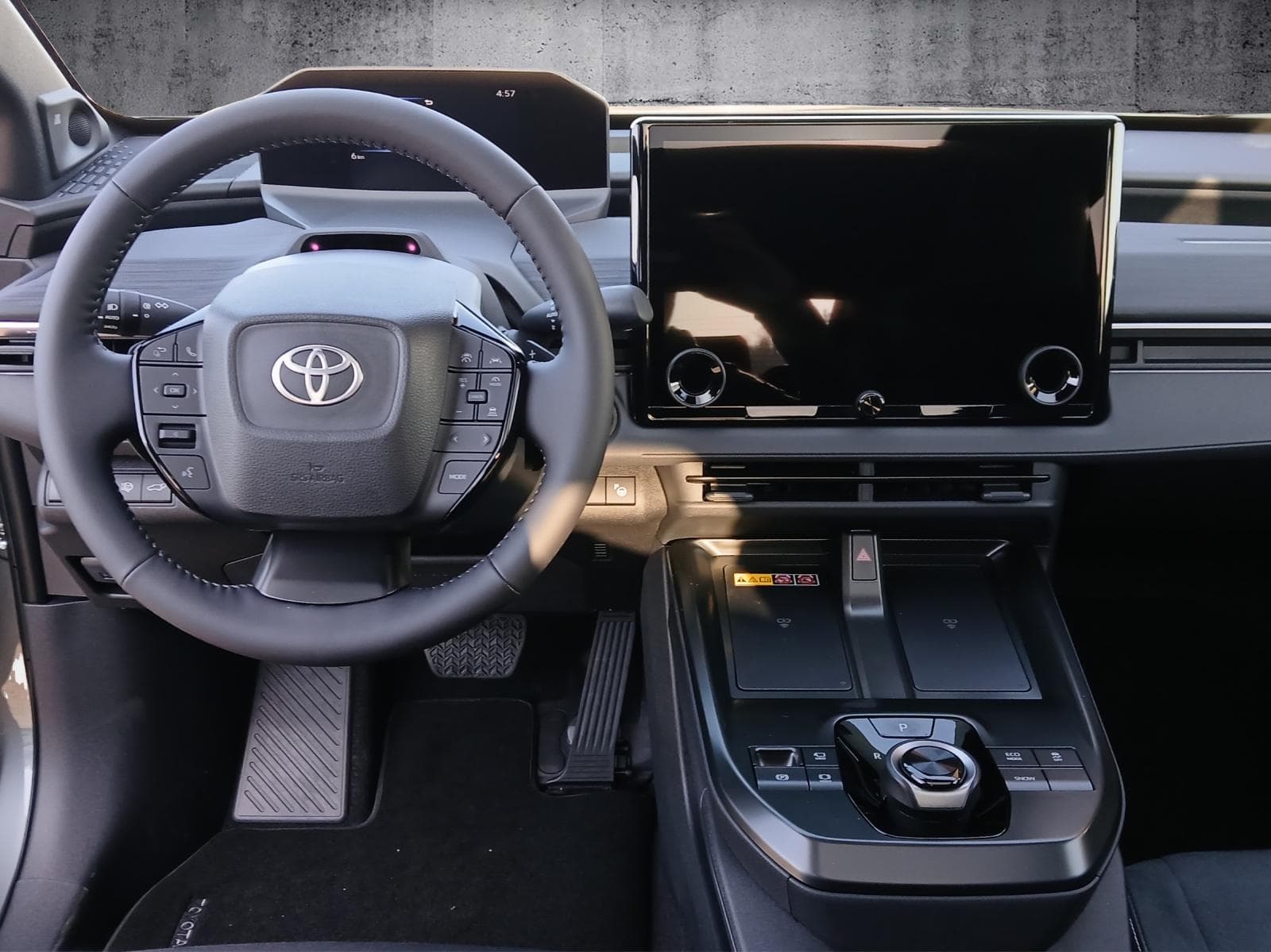 Toyota C-HR+ Premium AWD - Vorschau 5