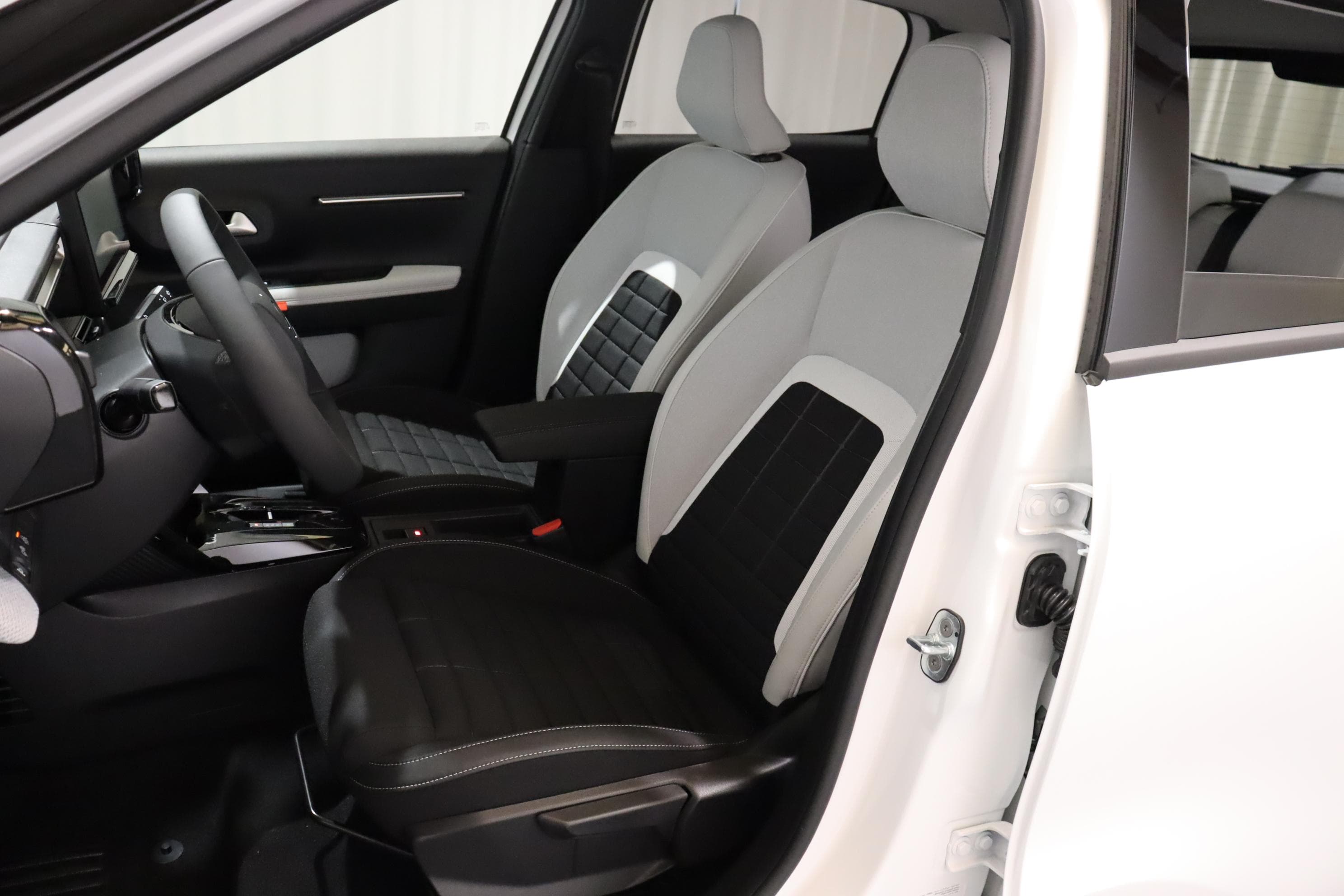 Citroën e-C3 long range Edition Tricolore - Vorschau 4