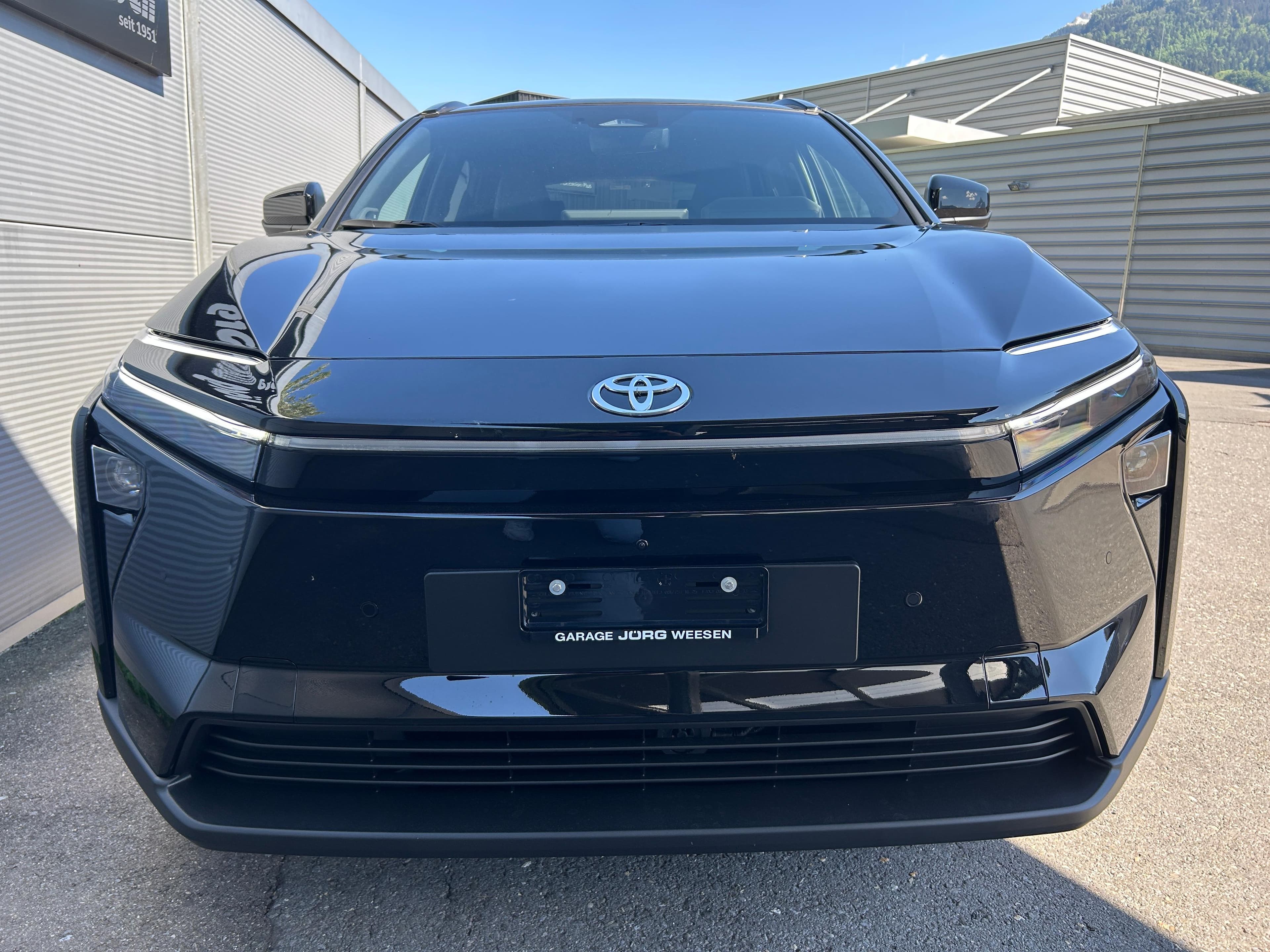 Toyota bZ4X Premium AWD - Vorschau 2