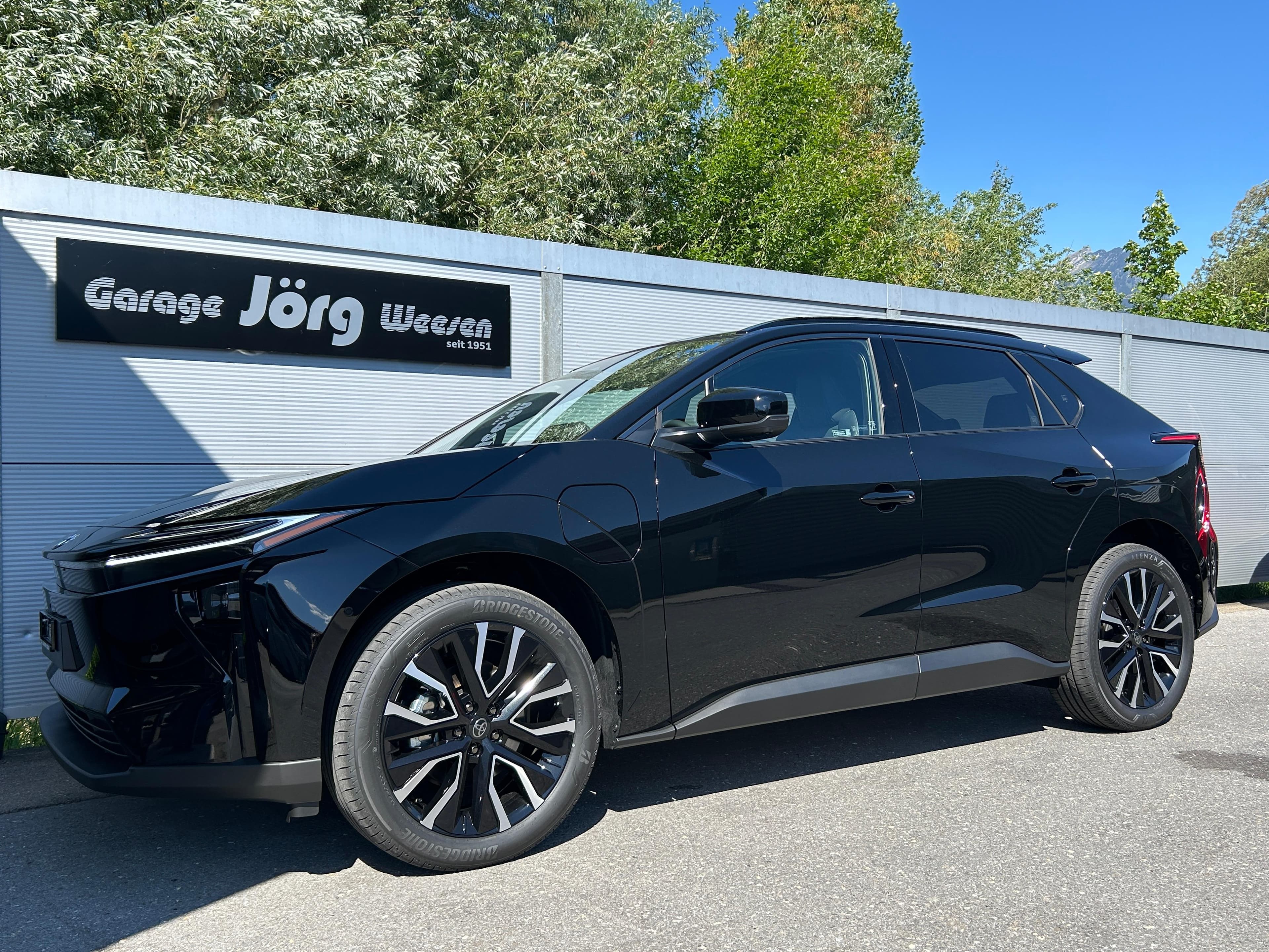 Toyota bZ4X Premium AWD - Bild 1