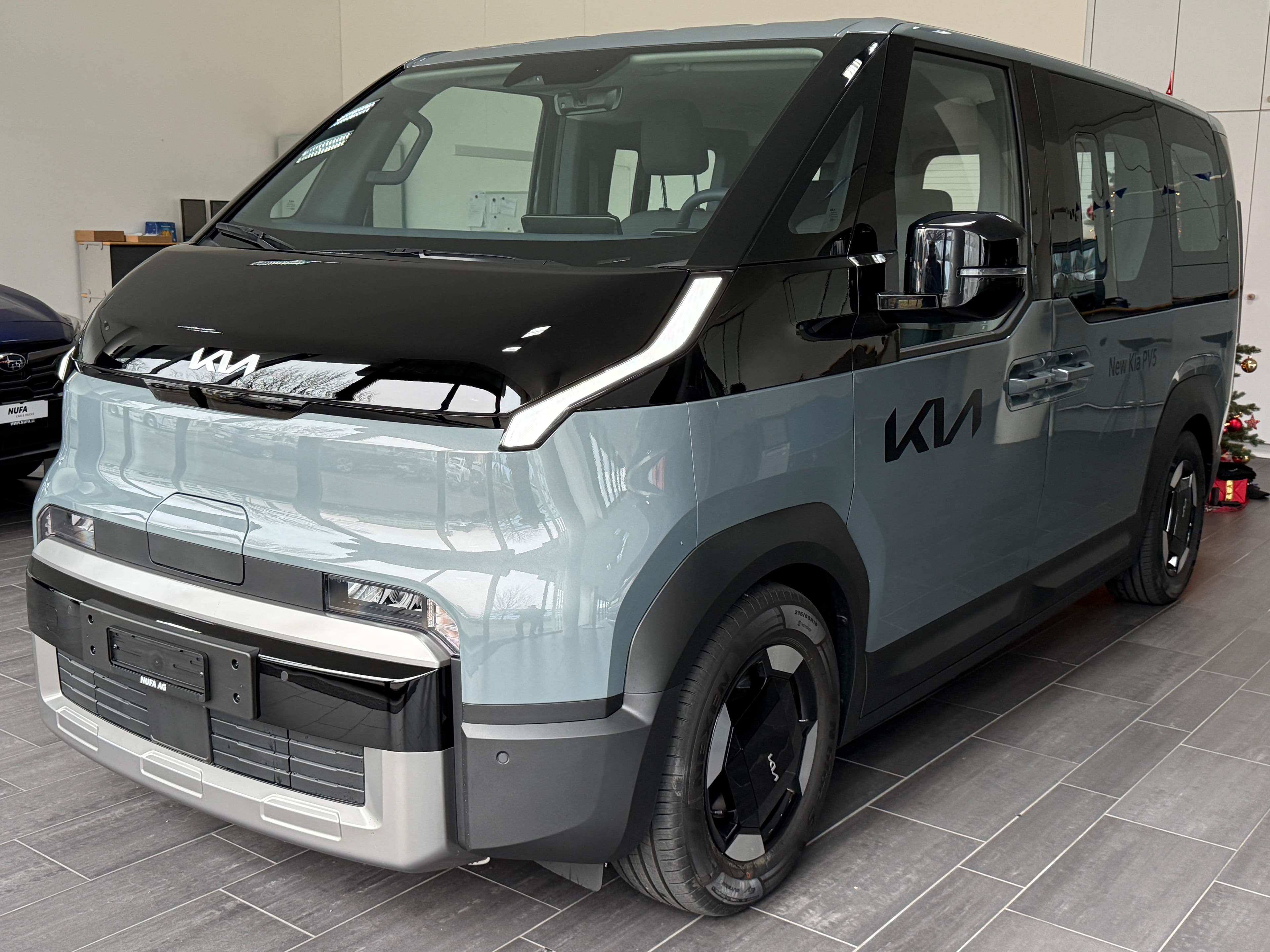 Kia PV5 Passenger 71.2 kWh Plus - Bild 1
