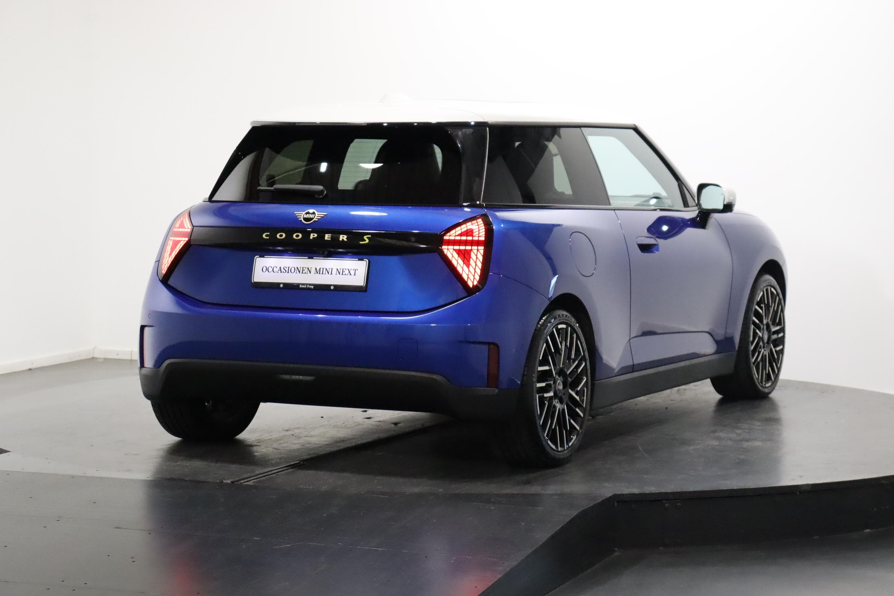 Mini J01 Cooper SE - Vorschau 3