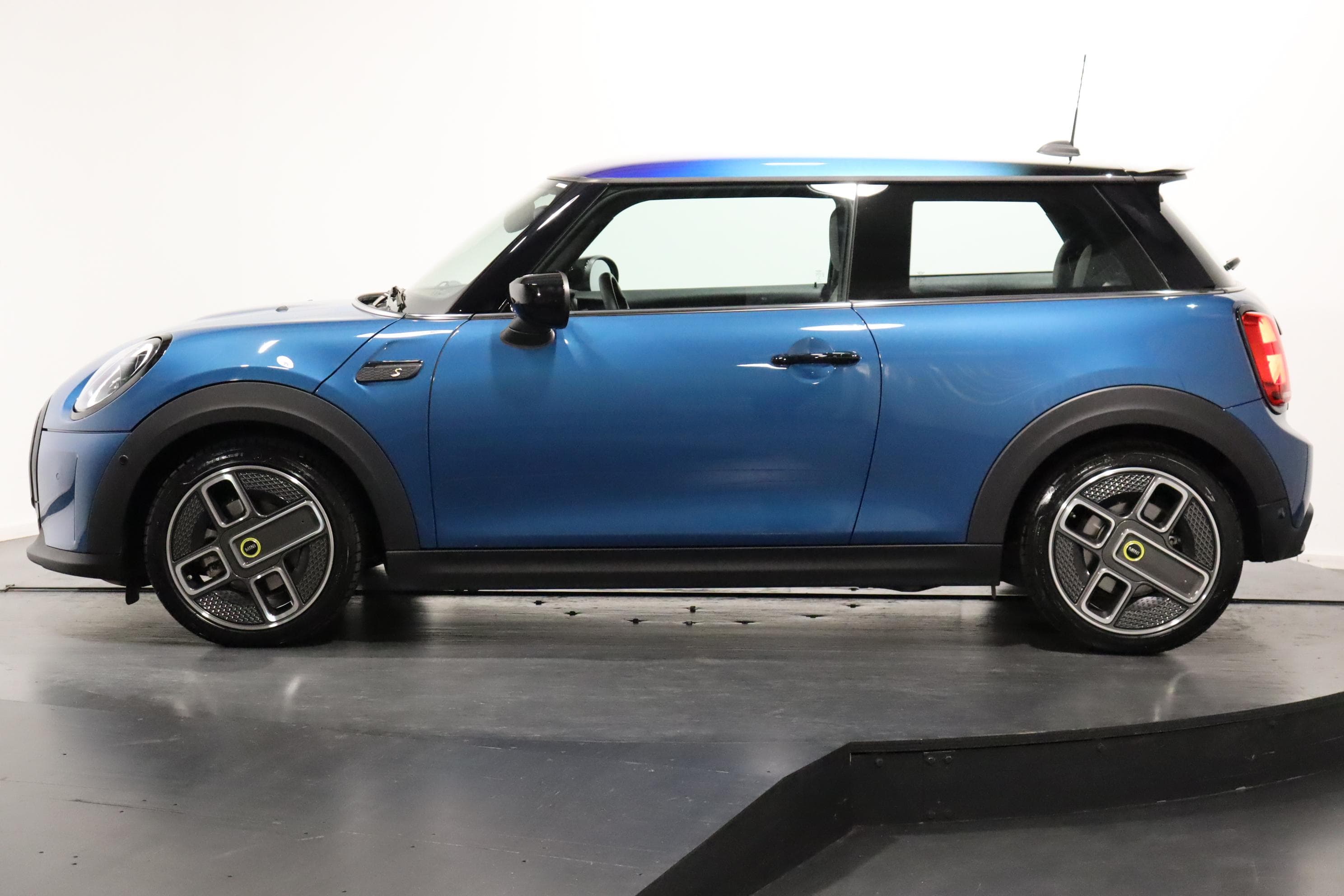 Mini F56 Cooper SE - Vorschau 3