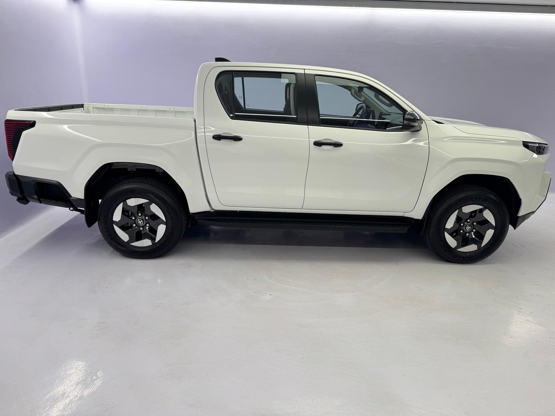 Toyota Hilux Double Cab.-Pick-up 59KWh Comfort AWD - Vorschau 3