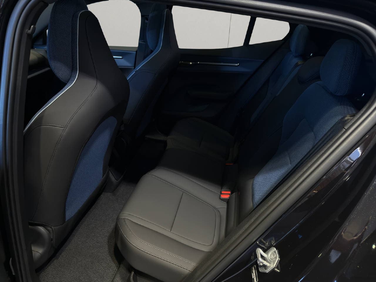 Volvo EX30 E60 Twin Ultra Performance Sw. Black Ed. AWD - Vorschau 5